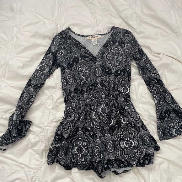 Printed Long Sleeve Romper - Picture 4 of 7